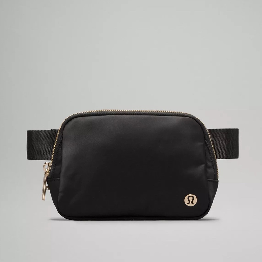 NWT Lululemon Everywhere Belt Bag 1L Black/Gold